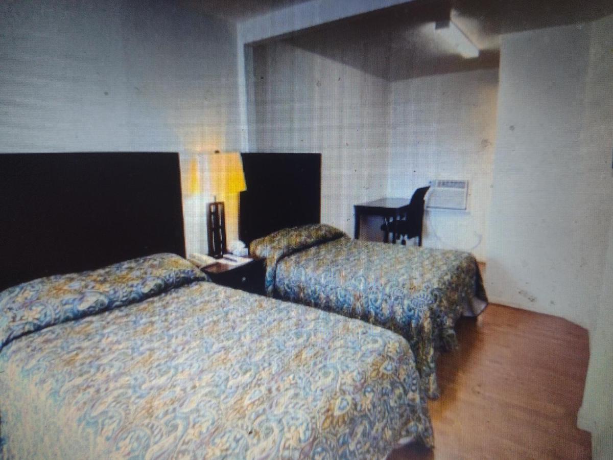 Freer Budget Inn & Suites -Super-Ice Cold Spotless Rooms- Door-To-Door Lit Parking & Lowest Price Plus Hbo Max,Spanish Tv, Internet Free!! المظهر الخارجي الصورة